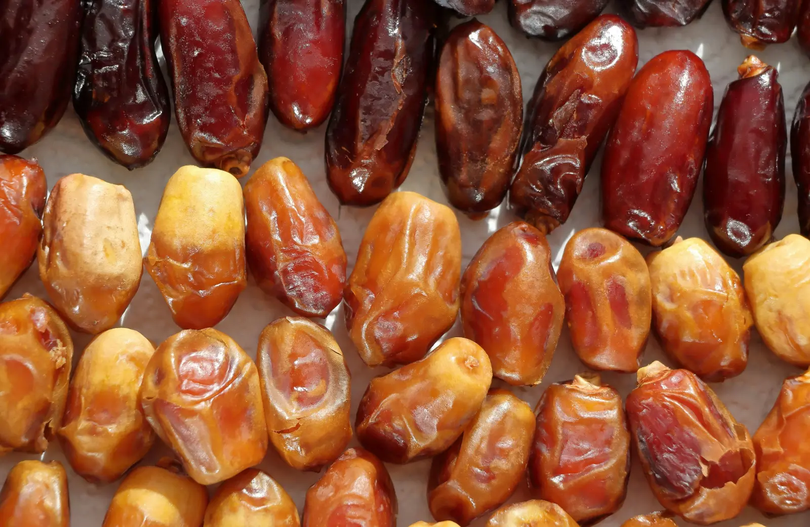 Dates (Khajoor) – Complete Guide to Benefits, Types & Uses in Pakistan