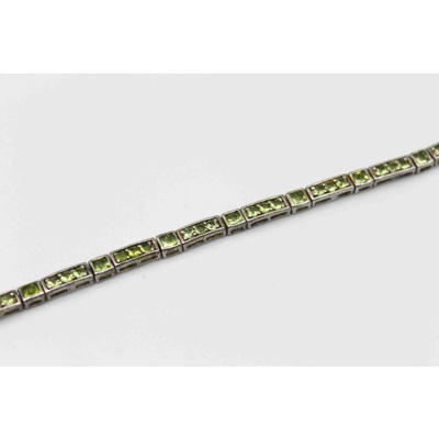 Tennis bracelet with square and round shaped green zircon
