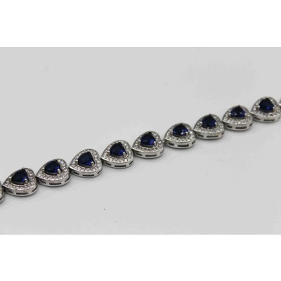 Beautiful bracelet with blue heart shaped zircon