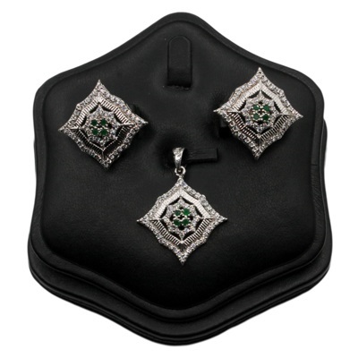 Beautiful Green And White Zircon Silver Pendant set