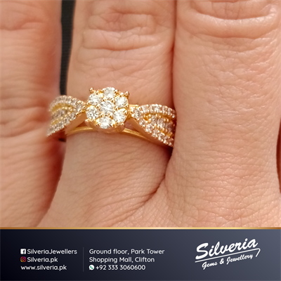 Diamond ring in 21kt Gold