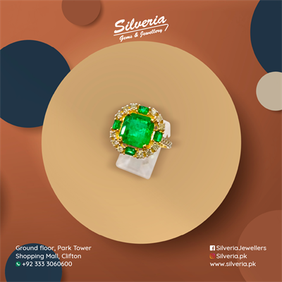 Natural Colombian Emerald and diamond ring in 18kt yellow gold