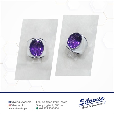 Ring with natural amethyst and white enamel