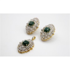 Cushion Cut With Green Onyx And Zircon On The Border