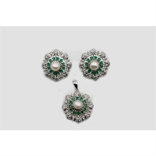 Round floral shaped pendant set