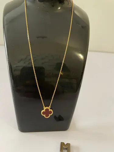 VCA Pendant Maroon Medium 