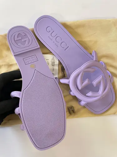 Gucci rubber slides - Size 39 ( Good for Size 40)