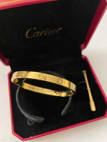 Cartier Love bangle with Stones (Classic) - Yellow Gold 