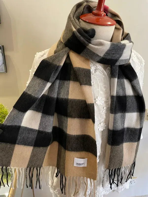 Burberry Scarf 