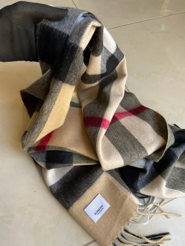 Burberry Scarf 