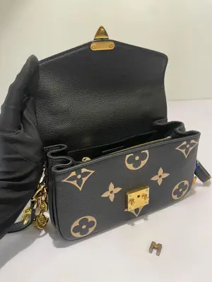 LV Pochette Metis East West - 21.5cm 