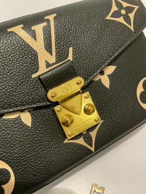 LV Pochette Metis East West - 21.5cm 