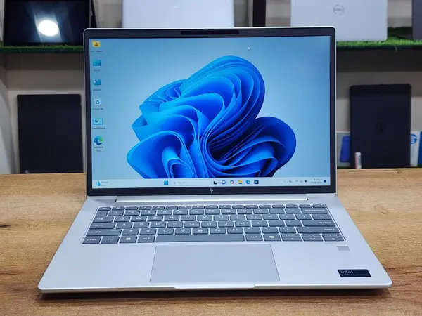HP EliteBook 640 G11 Core Ultra 5 AI PC - Intel Core Ultra 5 135U