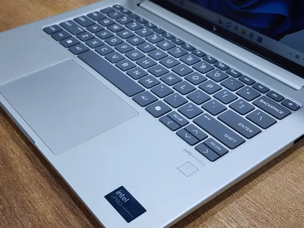 HP EliteBook 640 G11 Core Ultra 5 AI PC - Intel Core Ultra 5 135U