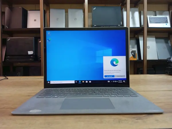 Microsoft Surface Laptop 4 | AMD Ryzen 5 4680U | 13.5" FHD Touchscreen
