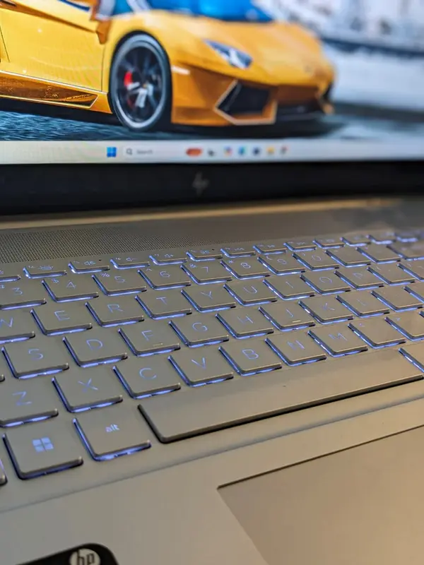 HP Envy 17 Laptop PC - Intel Core i7-1260P Processor | 16GB RAM | 512GB SSD | 17" Touchscreen Display