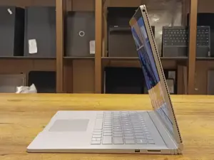Microsoft Surface Book Core i5 6th Generation - 13.5-inch 2K (3000×2000) LCD Touchcreen Display.