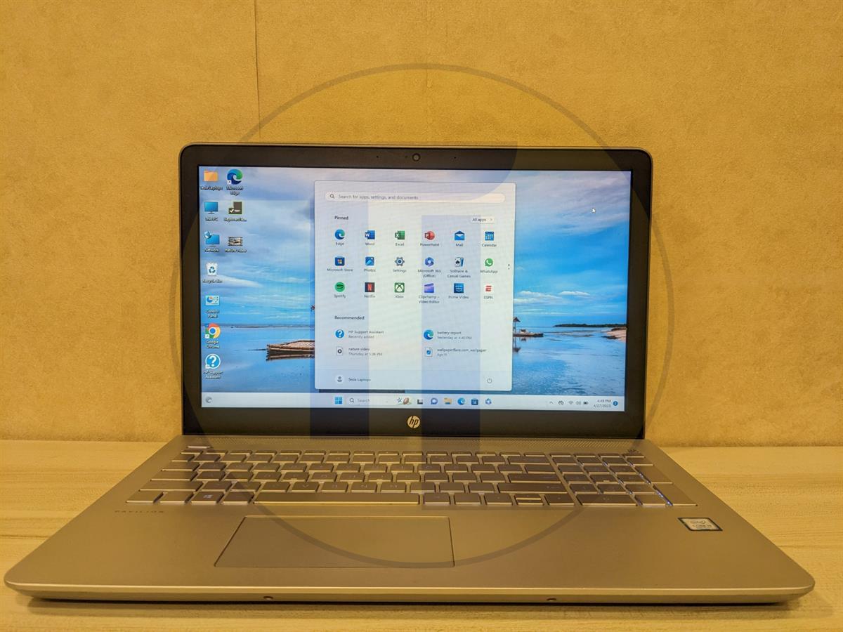 HP Pavilion-15-cc1xx 15インチ i5 メモリ8GB HP Pavilion 15-cc1xx Core i5 8th Generation | 15-Inch White