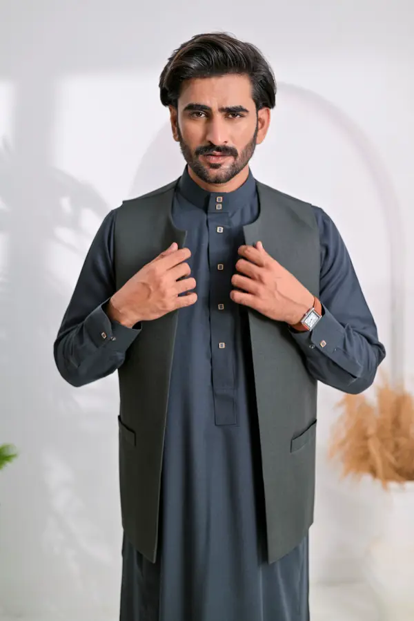 Saudi Vest Round Neck