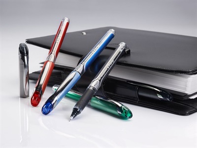 Pilot Hi-tecpoint V7 Grip Roller Ballpoint Pen