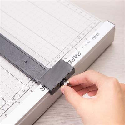 Deli E8013 Steel B4 Paper Trimmer 12 Sheets
