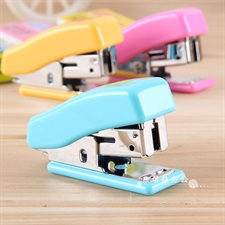 DELI E0353 Mini Colour Stapler with Stapler Pins