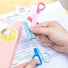 Deli E6021 Bumpees Series School 4.76" / 121mm Scissors with Sleeve 01 Piece