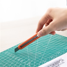 Deli E2025 School Utility Knife Paper Cutter 9mm
