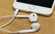 100% Genuine Apple iPhone Earpods with Mic for iPhone 5 / 5s / 6 / 6+