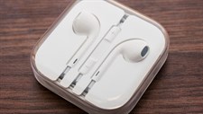 100% Genuine Apple iPhone Earpods with Mic for iPhone 5 / 5s / 6 / 6+