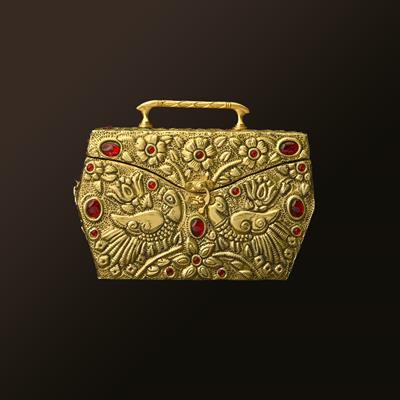 HAND BAGS GOLDEN