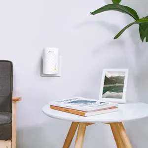 TP-Link RE200 AC750 Universal Dual Band Range Extender, Broadband/Wi-Fi Extender, Wi-Fi Booster/Hotspot with Ethernet Port, Plug and Play, Smart Signal Indicator