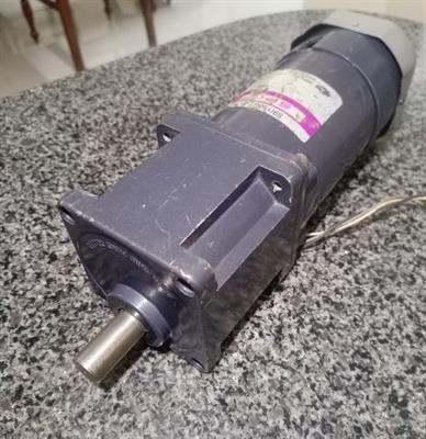 AC 220 Volts High-Torque Gear Motor – Compact & Powerful for Robotics, DIY, and Industrial Use