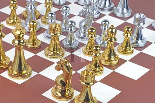 Brown Leather 16-Inch Round Chess Table with Brass Chess Pieces – Luxury Gold & Silver Chess Set