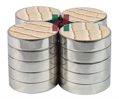 Faux Leather Fawn Crocodile Textured Backgammon Checkers 44.5x10mm with Silver Metallic Edges & Faux Leather Storage Box