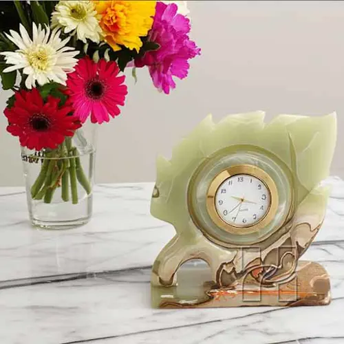 Green Onyx Maple Leaf Desk Clock – Handcrafted Natural Stone Art for Office or Home