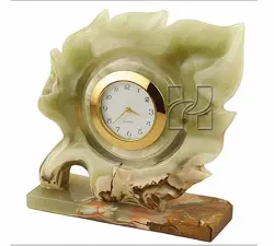 Green Onyx Maple Leaf Desk Clock – Handcrafted Natural Stone Art for Office or Home