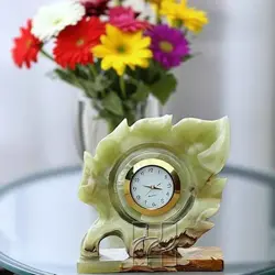 Green Onyx Maple Leaf Desk Clock – Handcrafted Natural Stone Art for Office or Home