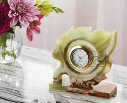 Green Onyx Maple Leaf Desk Clock – Handcrafted Natural Stone Art for Office or Home
