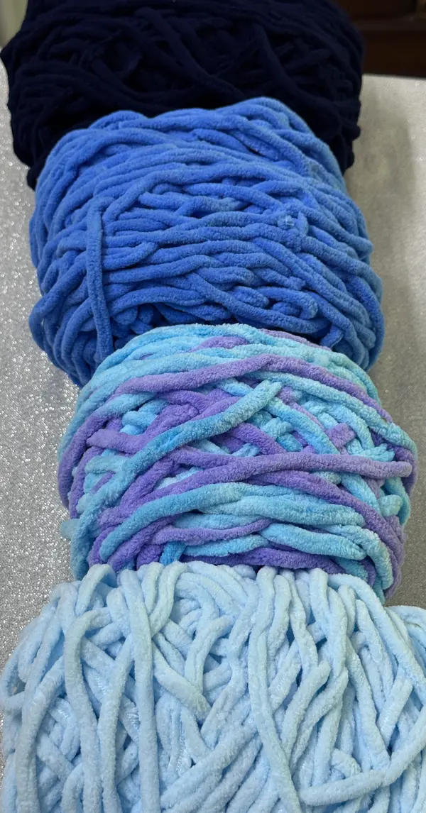 Shades of Blue - Chunky Blanket Plush Yarn