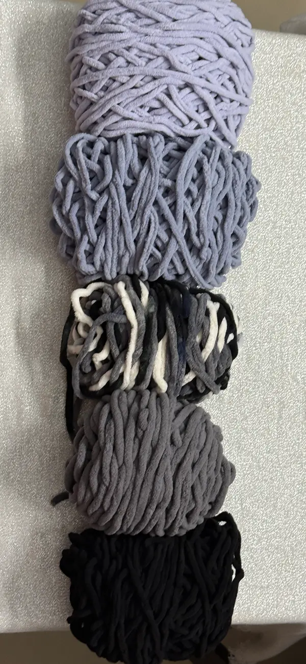 Shades of Black - Chunky Blanket Plush Yarn