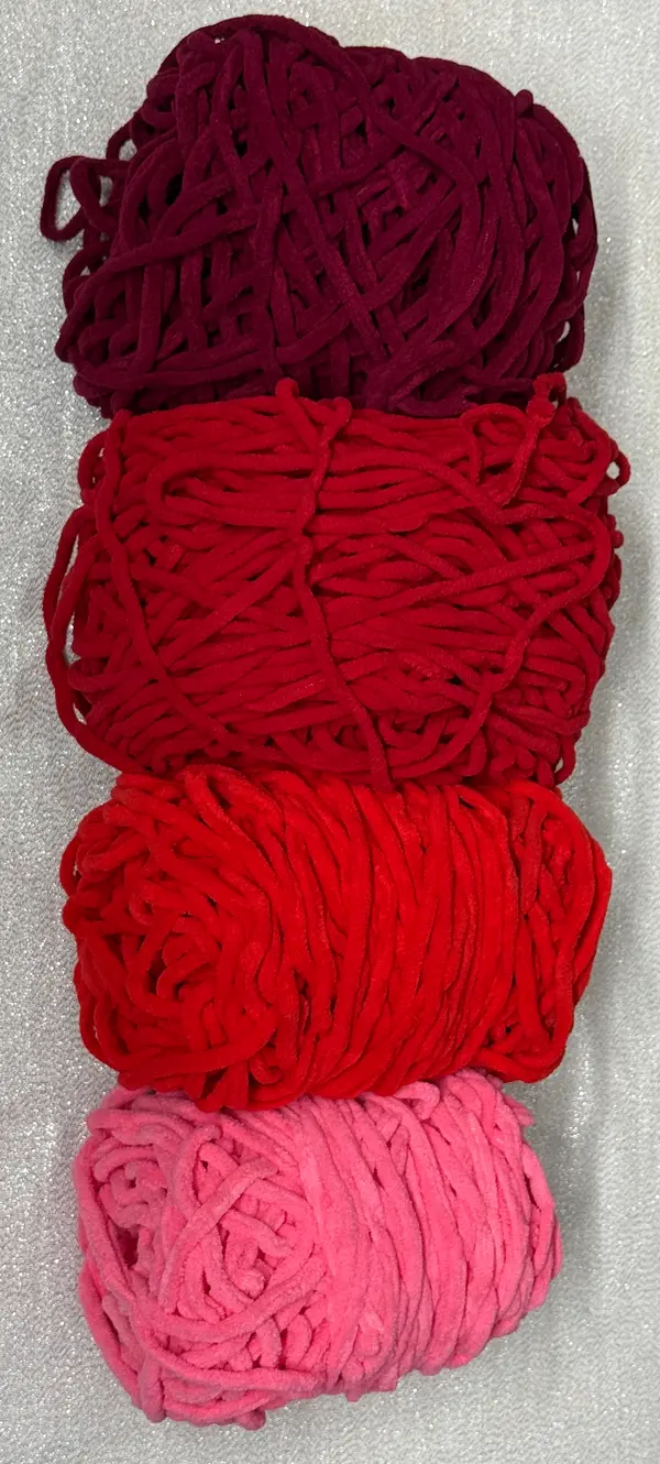 Shades of Red - Chunky Blanket Plush Yarn
