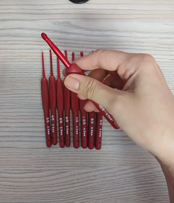 Ergonomic Red Crochet Hook Set 