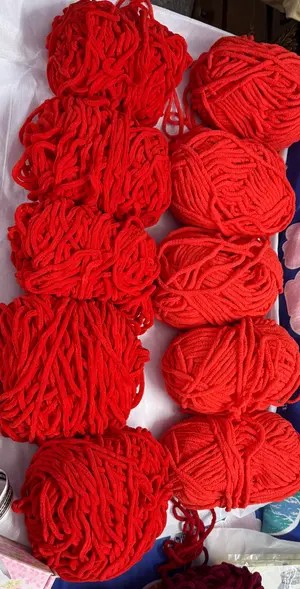 Orangish Red vs Chilli Red- Chunky Plush Yarn 6 mm