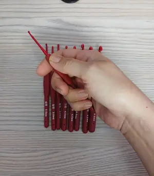 Ergonomic Red Crochet Hook Set 