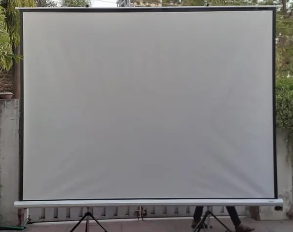 Hashmo Tripod Screen 305 x 229 cm (150″) ( 10′ x 7′.7″ ) WK Double Tripod
