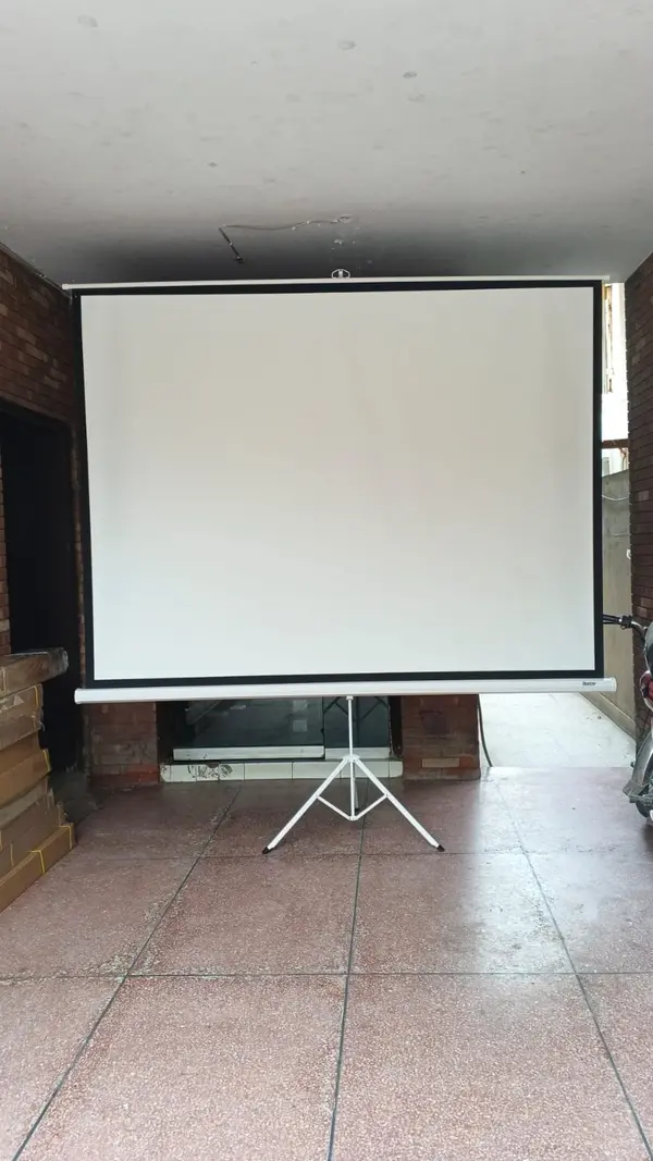Hashmo Tripod Screen 244 x 183 cm (120″) ( 8′ x 6′ ) WK