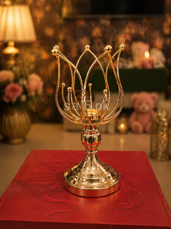 Gold Tulip Style Decor