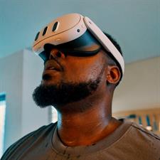 Meta Quest 3 512GB Breakthrough Mixed Reality with Batman Arkham Shadow Game Included - White
