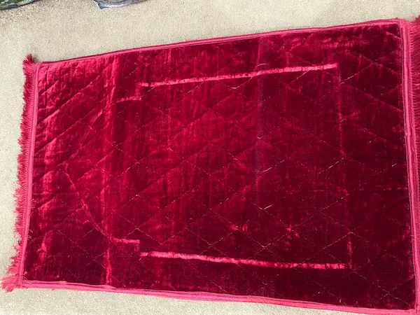 Soft Velvet Mihrab Jaynamaz – Luxury Prayer Mat 